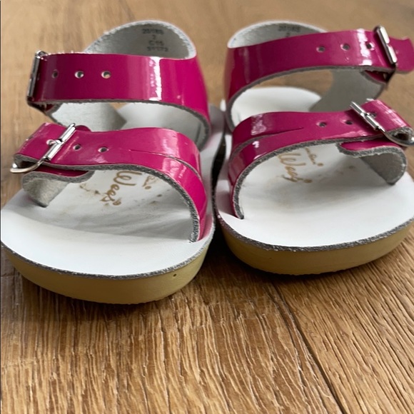 Sea Wees Saltwater Sandals - Size 2 - Picture 7 of 7